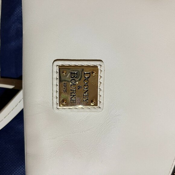 NEW WITH TAGS Dooney and Bourke White Leather Crossbody Dust Bag Triple Zipper - Picture 2 of 4